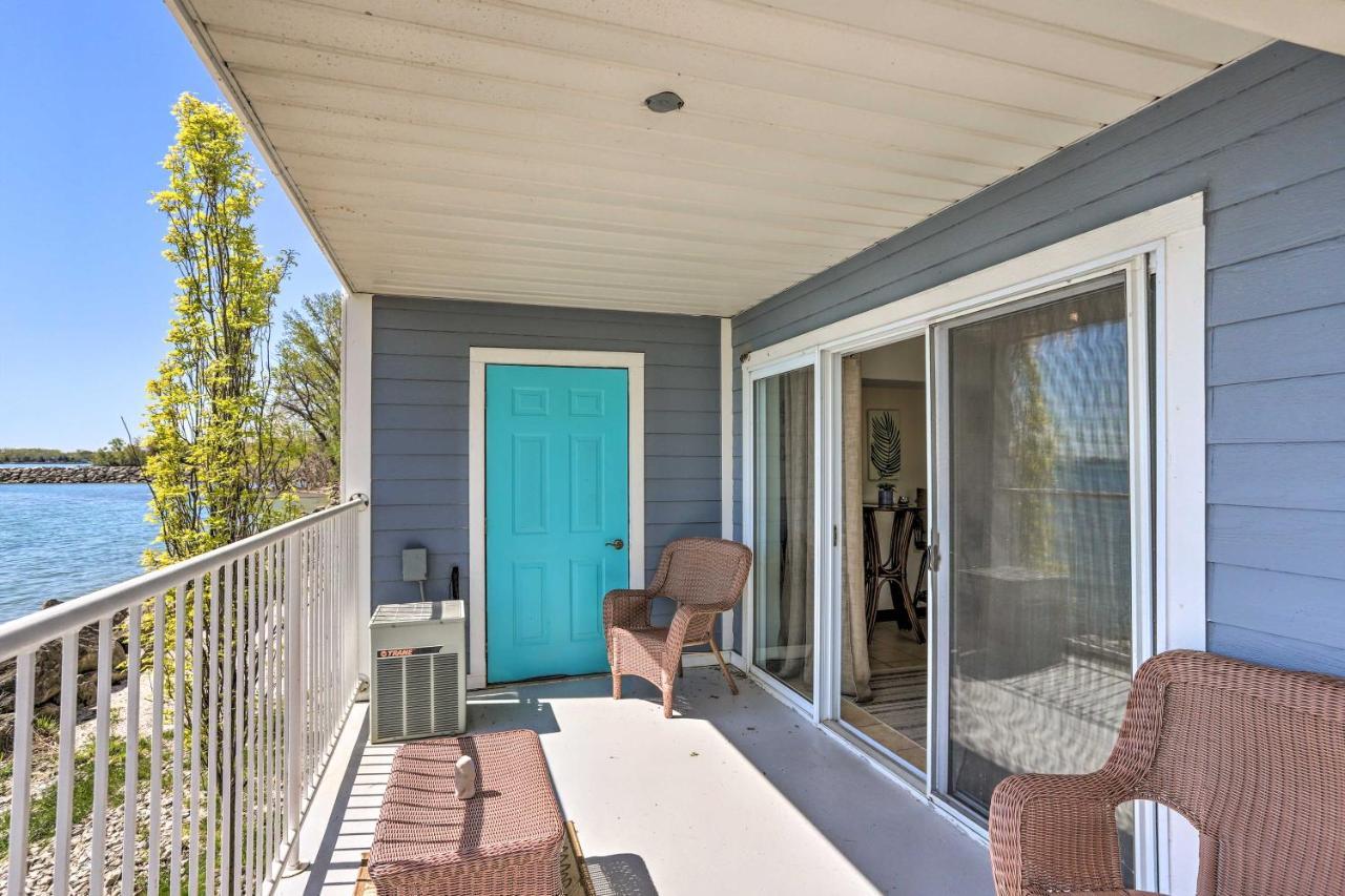 풋인베이 Waterfront Bass Island Retreat With Balcony And Tv 아파트 외부 사진