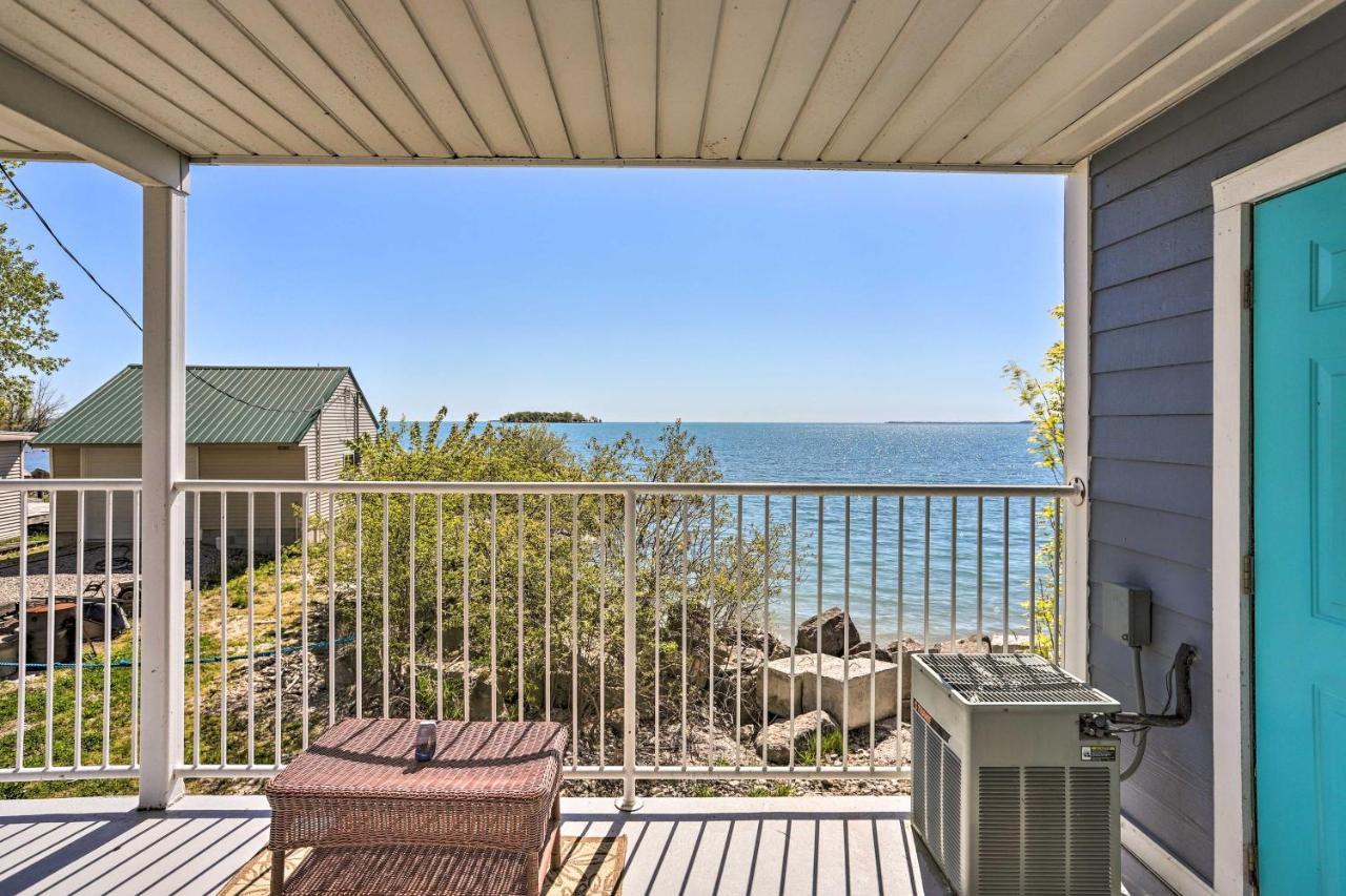 풋인베이 Waterfront Bass Island Retreat With Balcony And Tv 아파트 외부 사진