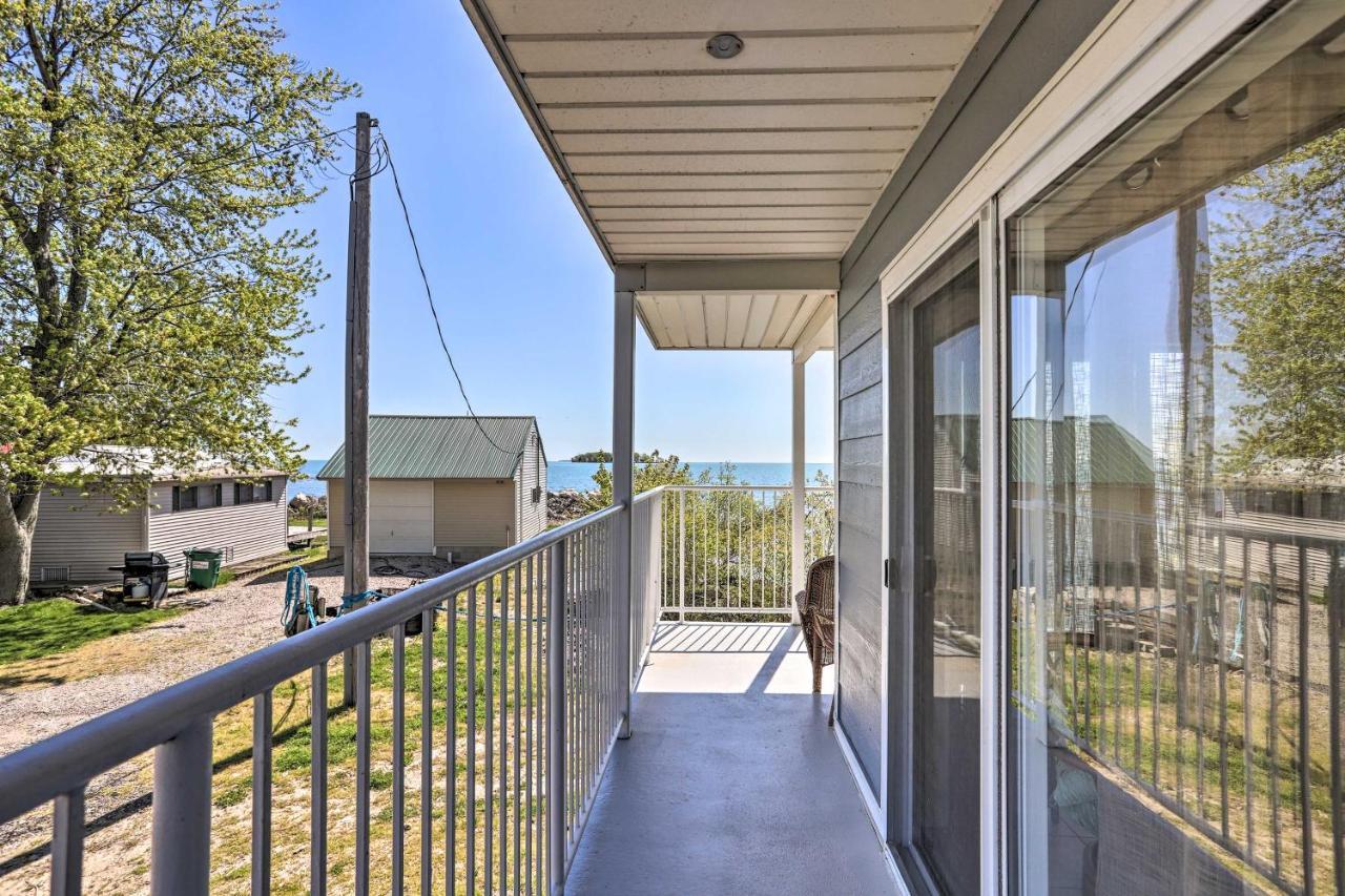 풋인베이 Waterfront Bass Island Retreat With Balcony And Tv 아파트 외부 사진