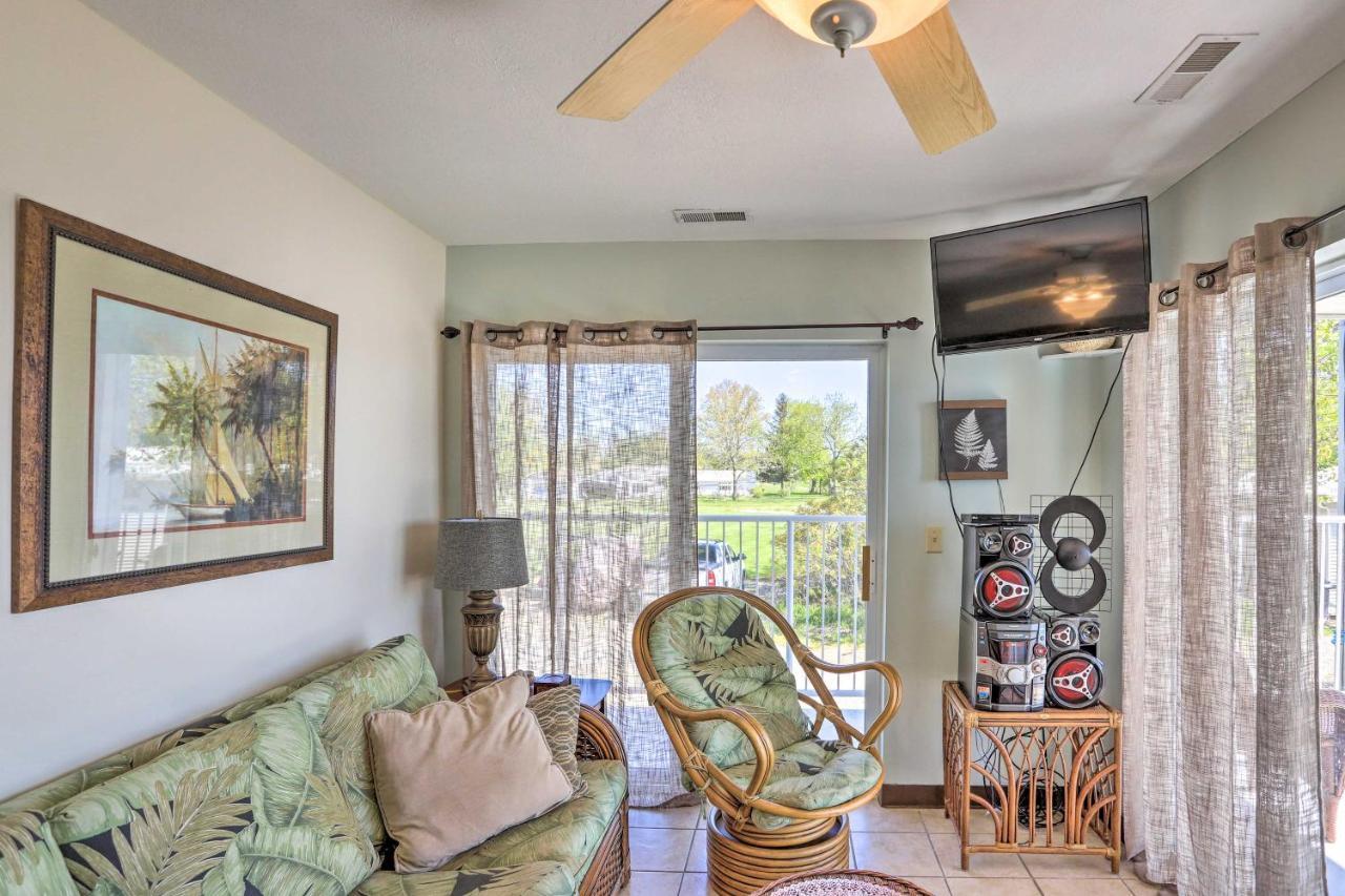 풋인베이 Waterfront Bass Island Retreat With Balcony And Tv 아파트 외부 사진