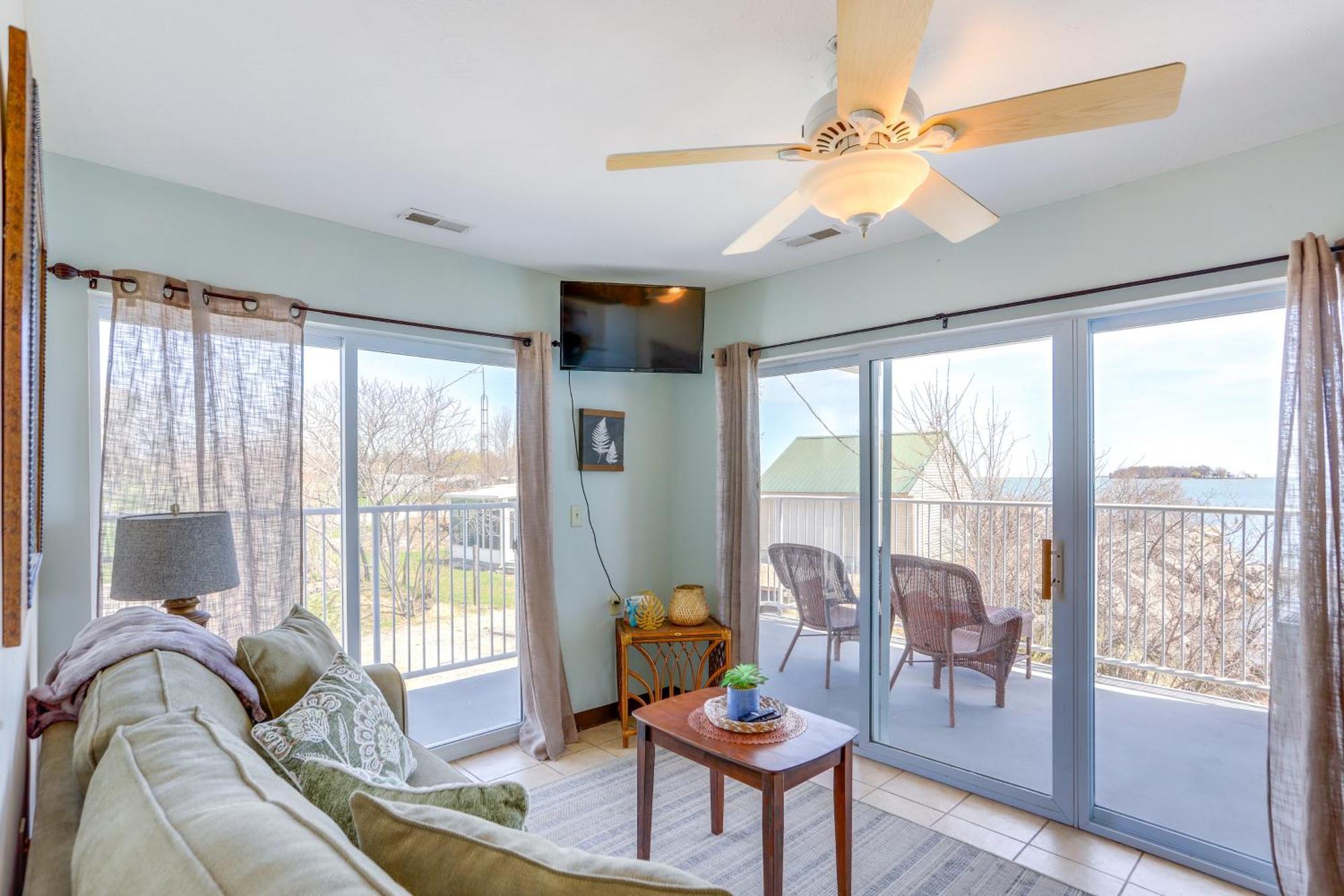 풋인베이 Waterfront Bass Island Retreat With Balcony And Tv 아파트 외부 사진